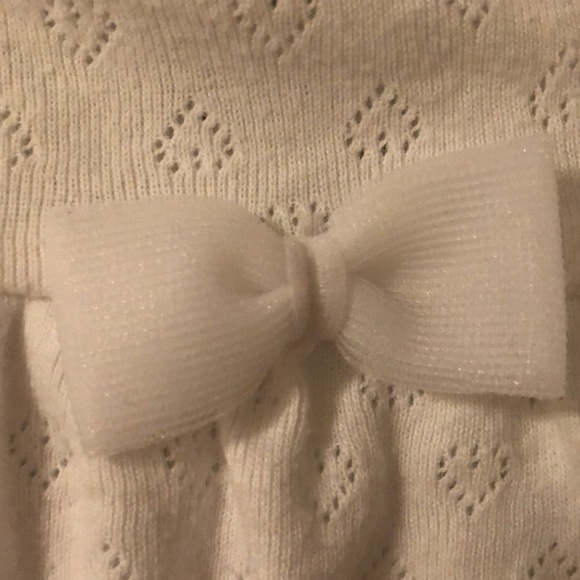 Garanimals Baby Girl Pointelle Hearts Bodysuit in white with bow - size 0-3 m - Picture 6 of 10